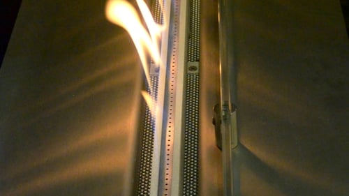 Moderne Bio-Feuerstelle auf Ethanolgas