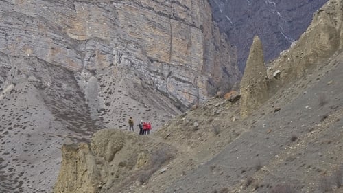 Voyage en groupe dans les montagnes