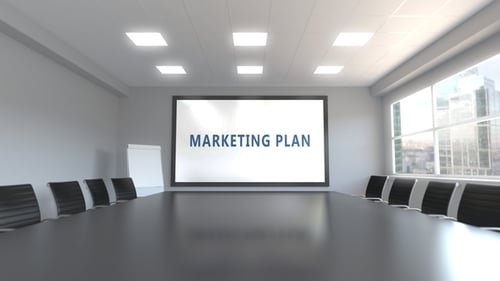 Marketingplan Bildunterschrift auf dem Bildschirm in einem Meetingraum