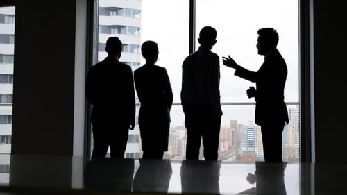 Equipe de negócios de gerentes reunidos no escritório