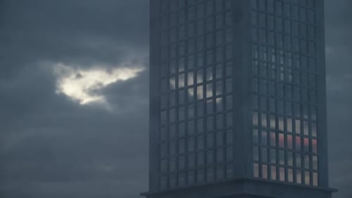 Hermosa fachada abstracta de rascacielos que se mueve sin fisuras con reflejos del cielo