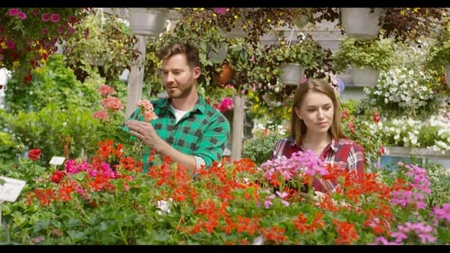 Fleurs de jardinage homme et femme