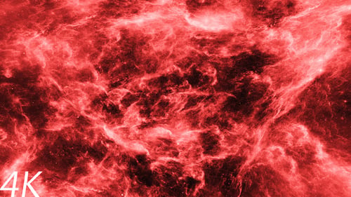 Fliegen durch abstrakte leuchtend rote Nebel im Weltraum