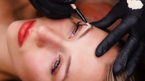 Especialista Profissional em Maquiagem Permanente com Sobrancelhas. Beleza, maquiagem e moda