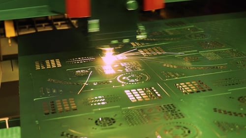 CNC-Laserschneiden von Metall, moderne Industrietechnik