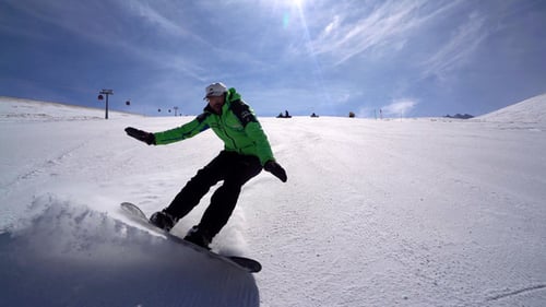 Junger Snowboarder