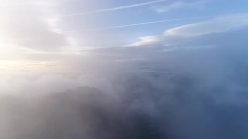 Nebelige Berge