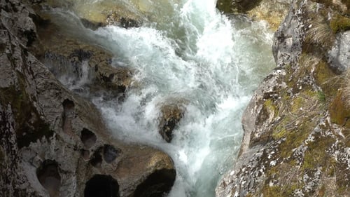 Ruisseau rapide de Mountain River 4