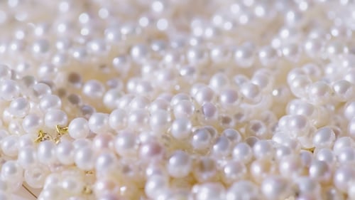Lustrous White Pearls in a Captivating Close Up