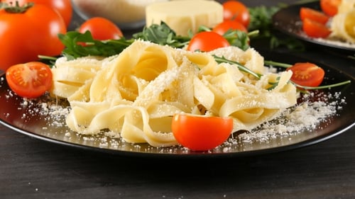 Delicious Pasta with Tomatoes and Cheese