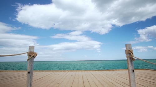 Wolken über dem tropischen Ozean