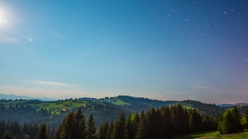 Mond und Sterne in Bergen