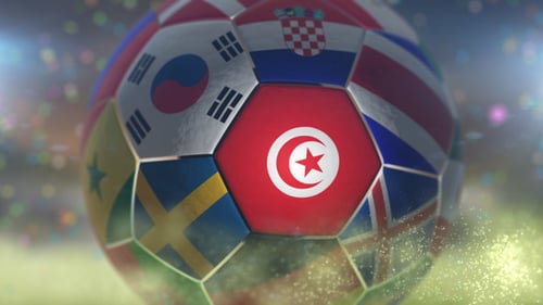 Drapeau de la Tunisie sur un ballon de football - Mouche de football avec particules