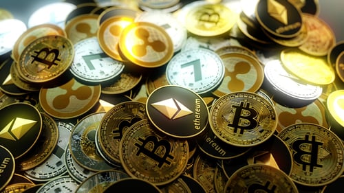 Pile de cryptocoins 4K débordée en orbe