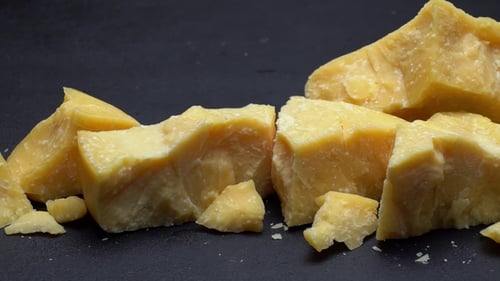 Morceaux de parmesan ou de parmigiano