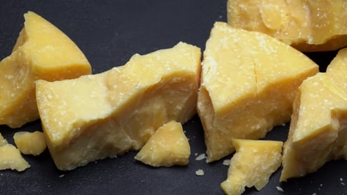 Morceaux de parmesan ou de parmigiano
