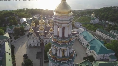 Vista aérea del monasterio ortodoxo ucraniano de Kiev-Pechersk Lavra