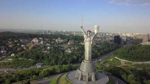 Vídeo Zumbido del monumento a la Madre Patria en Kiev, Ucrania