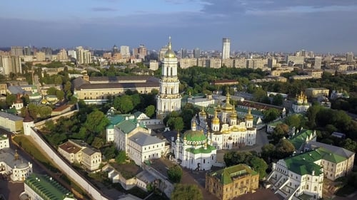 Luftaufnahme des Ukrainisch-Orthodoxen Klosters Kiewer Höhlenkloster