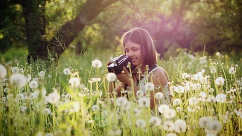 Girl Photographer of Twelve Years Takes Pictures of Nature