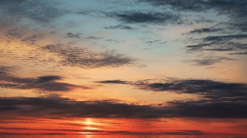 Sonnenaufgang, wunderschöne Wolken