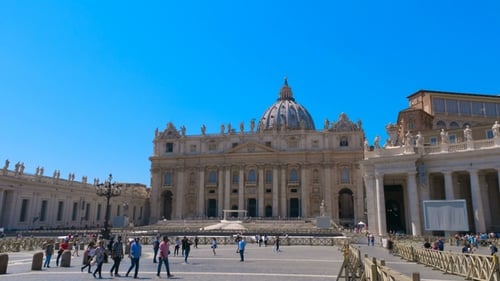 Die berühmtesten Wahrzeichen der Welt, der Vatikanplatz, der Petersdom in Hyperlapse