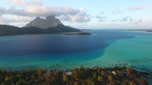 Drohnenblick auf Bora Bora