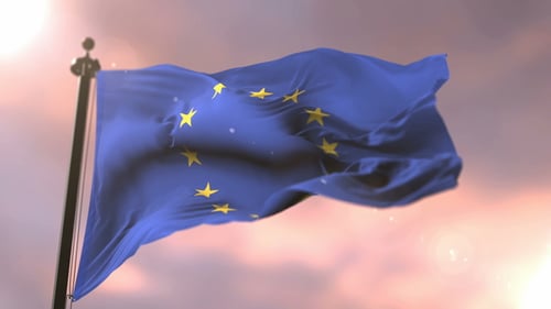 Europa-Flagge bei Sonnenuntergang