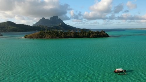 Meer und Bora Bora