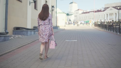 An Attractive Girl Is Walking Around the City.