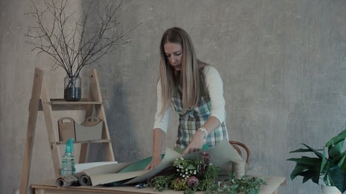Woman wrapping a flower bouquet