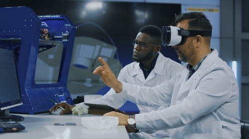 Wissenschaftler, die mit 3D-Druck und VR arbeiten
