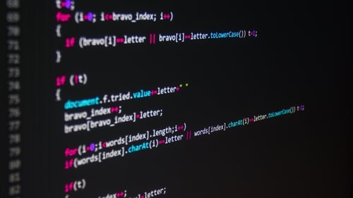 Code de programmation parcourant un terminal d'écran d'ordinateur