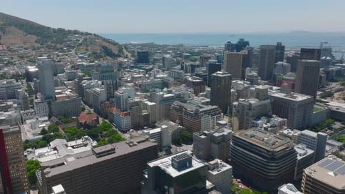 Fliegen Sie vorwärts über Urban Borough