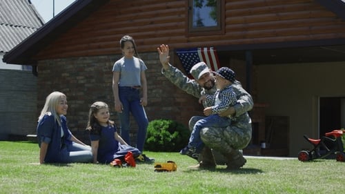 Soldier Returns Home to Family in Yard