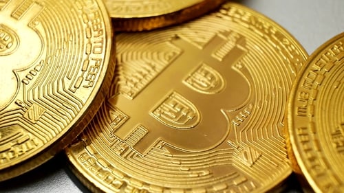 Gold-BTC-Münzen rotieren