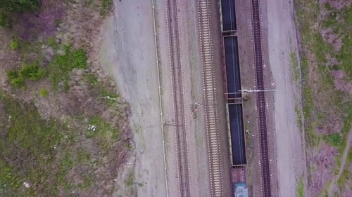 Luftaufnahmen von Zug- und Bahngleisen