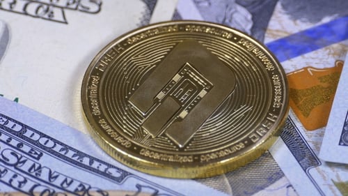 La crypto-monnaie Gold Dash Coin et les Bills of Dollars tournent