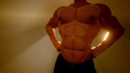 Sehr starker Bodybuilder