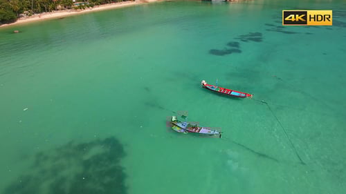 Barcos no mar tropical
