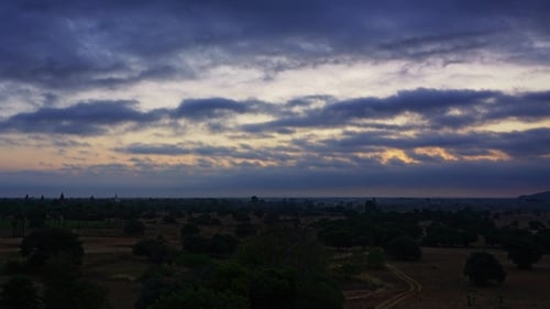 Temples de Bagan au lever du soleil, Myanmar