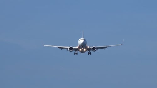 Passagierflug vor der Landung