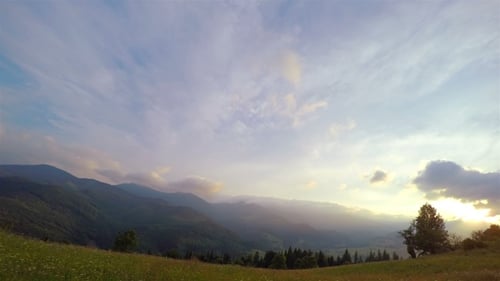 Coucher de soleil sur les montagnes