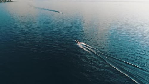 Schnellboot auf dem See