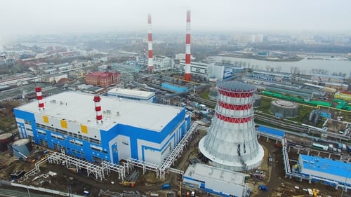 La central térmica genera energía eléctrica por combustible