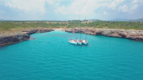 Vue de dessus des voiliers à Blue Lagoon