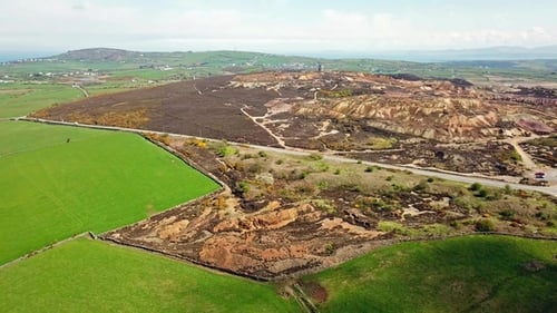 Les vestiges colorés de l'ancienne mine de cuivre Parys Mountain près d'Amlwch sur l'île d'Anglesey