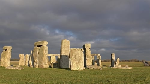 Nuvens se movendo sobre Stonehenge