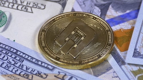 La crypto-monnaie Gold Dash Coin et les Bills of Dollars tournent