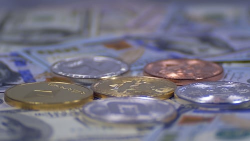 Bitcoin avec différentes crypto-monnaies Litecoin, Ethereum, Dash Coins et Bills of Dollars